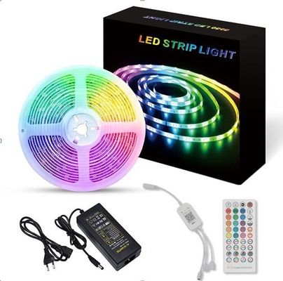 La maison d'APPLI de la musique Ip65 a mené la bande légère Luces Rgb imperméable flexible 5050 kits