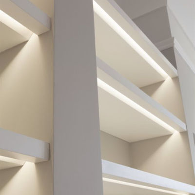 La bande Alu U d'éclairage rasant de plafond de Cabinet de barre de cuisine forment le plâtre de cloison sèche enfoncé par Manche